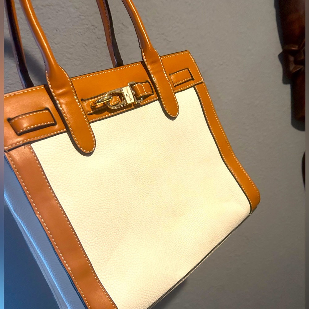Simple Noelle Brownand white handbag